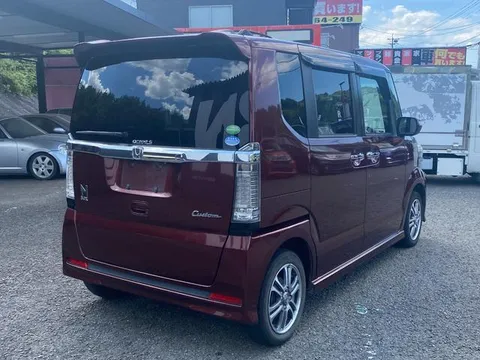 Honda N-BOX Custom