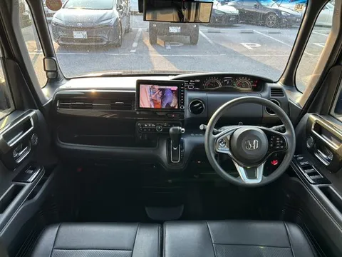 Honda N-BOX Custom