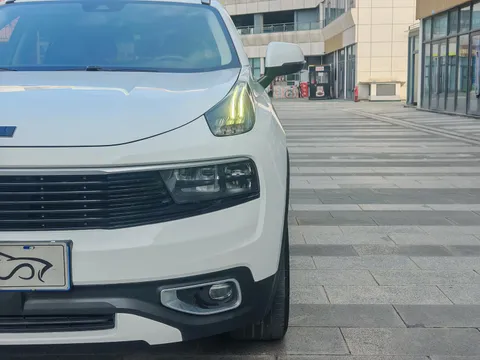 Lynk & Co 01