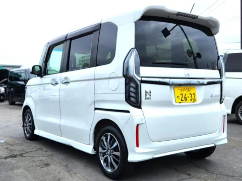 Honda N-BOX Custom