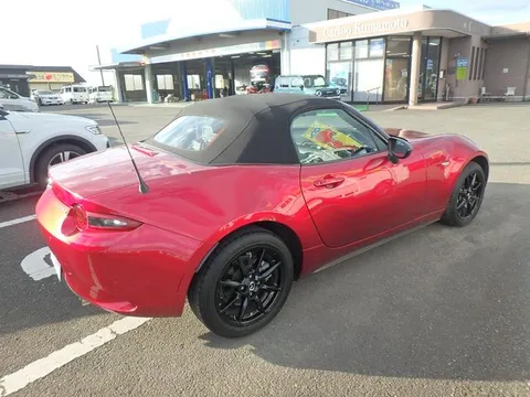 Mazda MX-5 (Roadster)