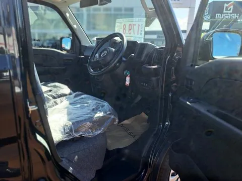 Nissan Clipper Van