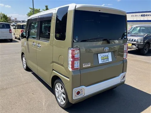 Toyota Pixis Mega