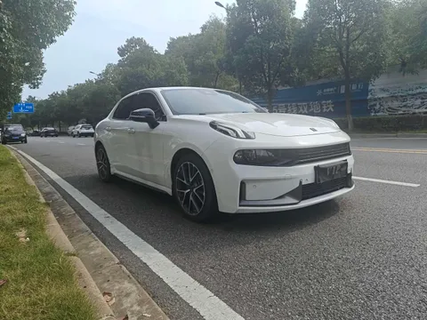 Lynk & Co 03
