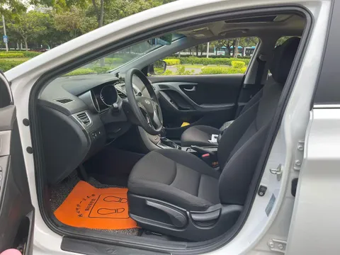 Hyundai Elantra (Avante)