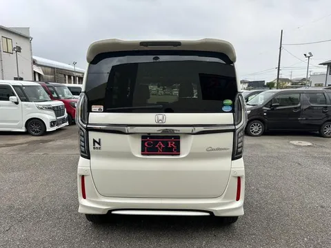 Honda N-BOX Custom