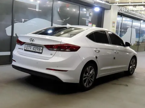 Hyundai Elantra (Avante)