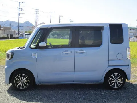 Toyota Pixis Mega