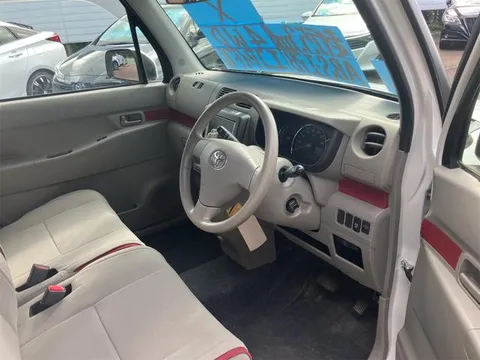 Toyota Pixis Space