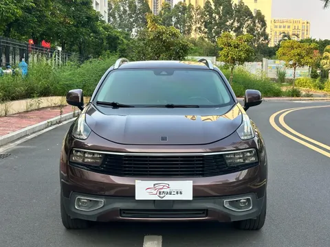 Lynk & Co 01