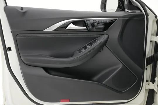 Infiniti Q30