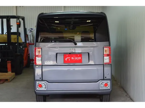 Toyota Pixis Mega