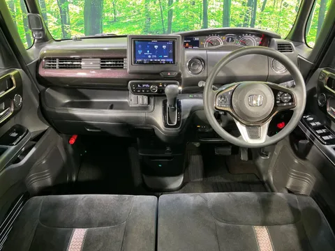 Honda N-BOX Custom