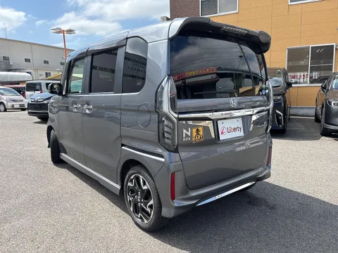 Honda N-BOX Custom