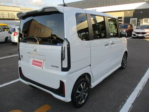 Honda N-BOX Custom