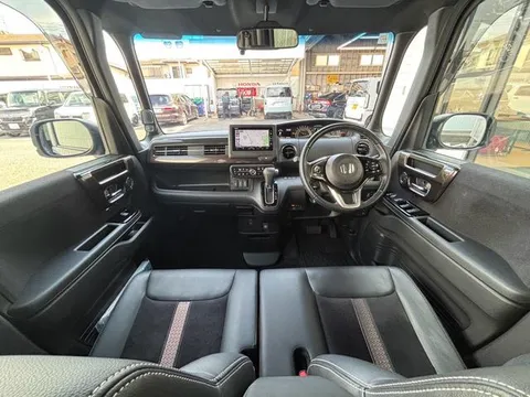 Honda N-BOX Custom