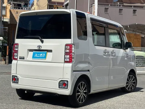 Toyota Pixis Mega