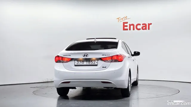 Hyundai Elantra (Avante)