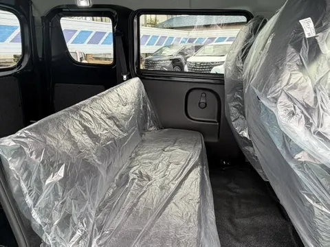 Nissan Clipper Van