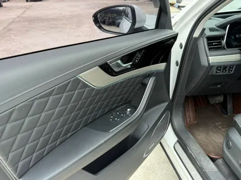 Hongqi HS5