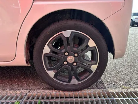 Toyota Pixis Mega