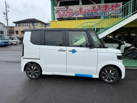 Honda N-BOX Custom