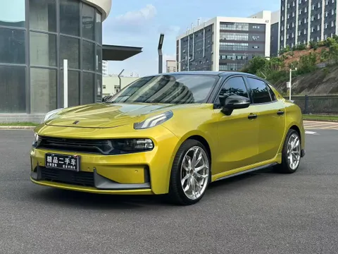 Lynk & Co 03