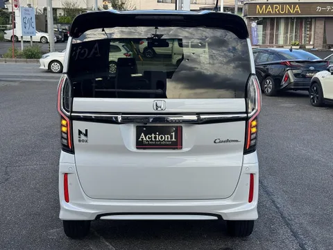 Honda N-BOX Custom