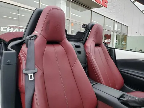 Mazda MX-5 (Roadster)