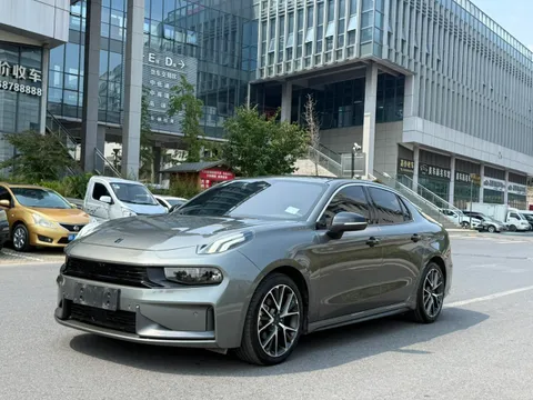 Lynk & Co 03