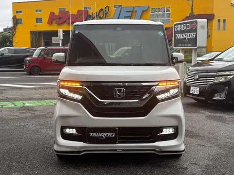 Honda N-BOX Custom