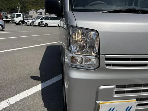 Nissan Clipper Van