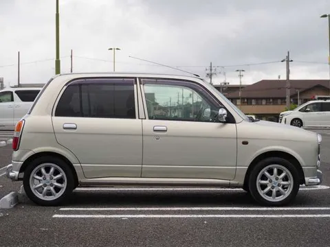 Daihatsu Mira Gino