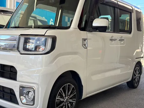 Toyota Pixis Mega
