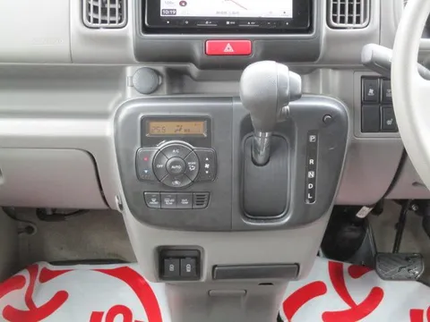 Nissan Clipper Van
