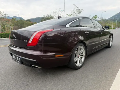 Jaguar XJ