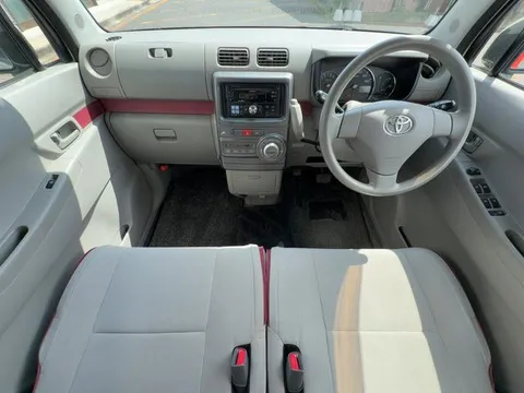 Toyota Pixis Space