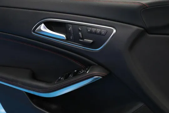 Mercedes-Benz Mercedes-Benz CLA
