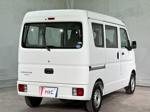 Mitsubishi Minicab Van
