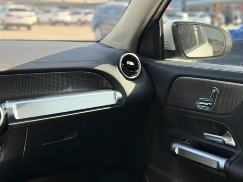 Mercedes-Benz Mercedes-Benz GLB