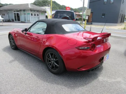 Mazda MX-5 (Roadster)