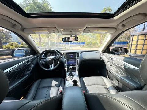 Infiniti Q50L