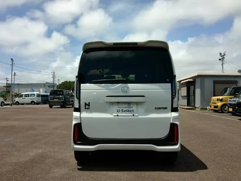 Honda N-BOX Custom