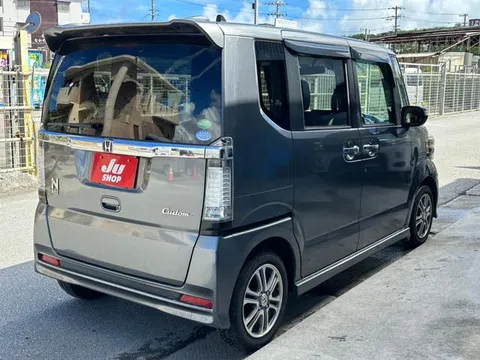 Honda N-BOX Custom