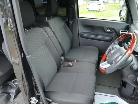 Toyota Pixis Mega