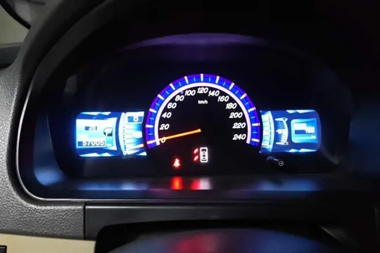 BYD M6