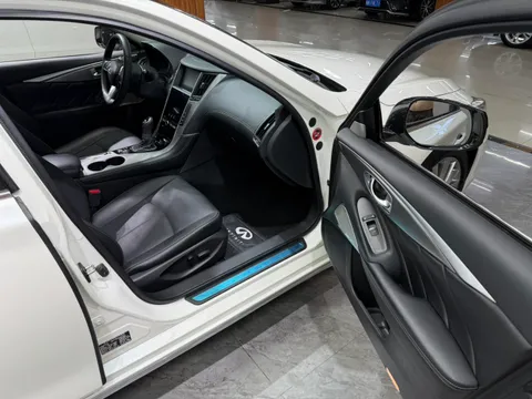 Infiniti Q50L