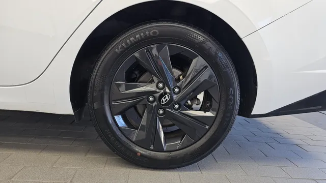 Hyundai Elantra (Avante)
