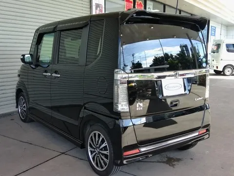 Honda N-BOX Custom