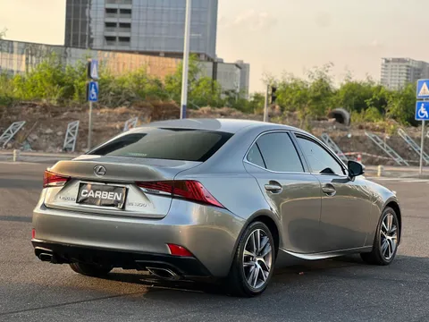 Lexus IS